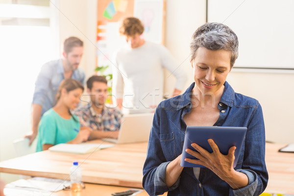 Femme d'affaires comprimé collègues derrière bureau ordinateur [[stock_photo]] © wavebreak_media