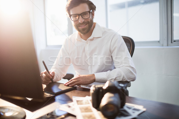 Geschäftsmann arbeiten Tablet Büro Computer Internet Stock foto © wavebreak_media