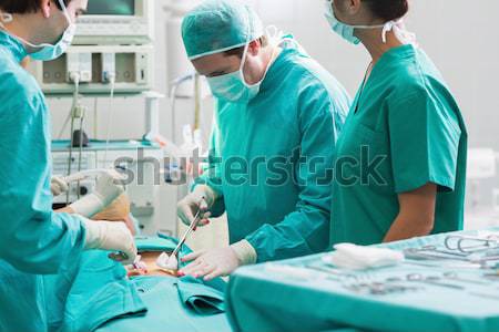 Chirurgiens patient opération théâtre ordinateur homme [[stock_photo]] © wavebreak_media