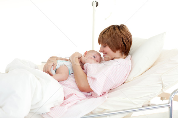 Anne konuşma bebek hastane aile Stok fotoğraf © wavebreak_media