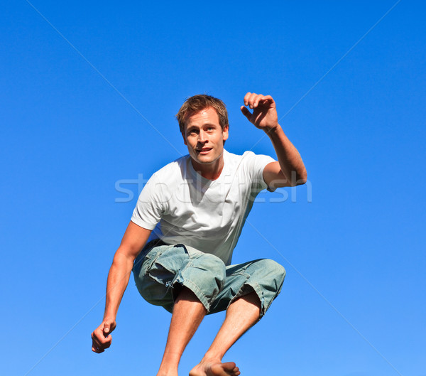 Foto d'archivio: Ritratto · bell'uomo · jumping · aria · outdoor · cielo · blu