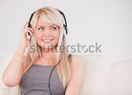 Mooie jonge blond vrouw hoofdtelefoon vergadering Stockfoto © wavebreak_media