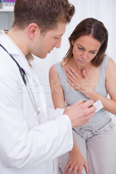 Foto stock: Médico · resultados · paciente · medicina