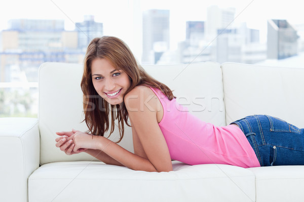 Jeune femme blanche canapé sourire heureux [[stock_photo]] © wavebreak_media