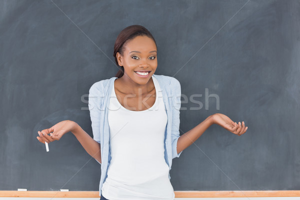 Schwarze Frau zögernd lächelnd Klassenzimmer Schule Bildung Stock foto © wavebreak_media