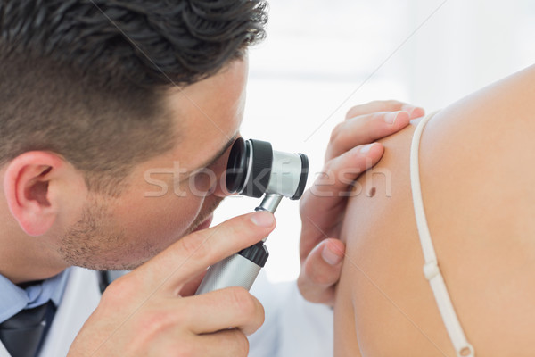 Dermatólogo topo mujer primer plano masculina clínica Foto stock © wavebreak_media