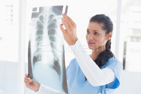 [[stock_photo]]: Souriant · médecin · xray · médicaux · bureau · hôpital