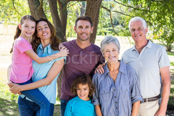 Famiglia allargata sorridere parco donna ragazza Foto d'archivio © wavebreak_media