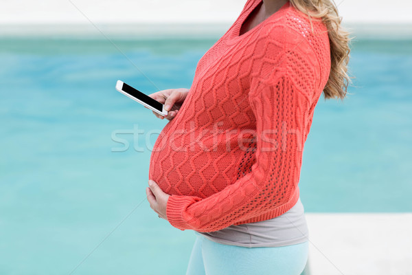 Zwangere vrouw aanraken buik zwembad vrouw Stockfoto © wavebreak_media