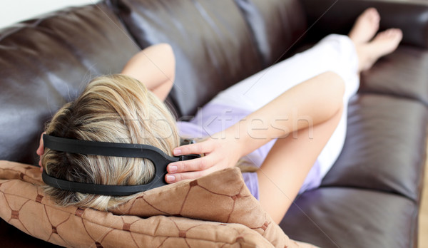 Piękna kobieta słuchawki sofa szczęśliwy domu rock Zdjęcia stock © wavebreak_media