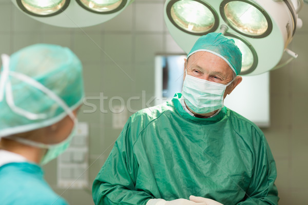 Souriant chirurgien regarder collègue chambre [[stock_photo]] © wavebreak_media