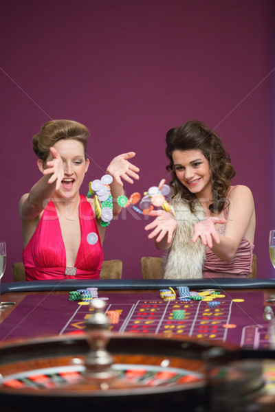 Stock foto: Frauen · Chips · Roulette · Tabelle · Casino