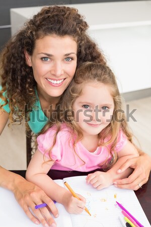 Anya lánygyermek olvas mesekönyv ágy ház Stock fotó © wavebreak_media