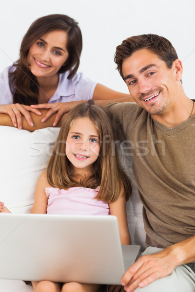 Foto stock: Sorridente · família · usando · laptop · computador · mulher · menina