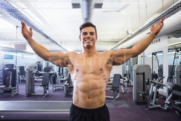 Torse nu bodybuilder gymnase portrait permanent [[stock_photo]] © wavebreak_media