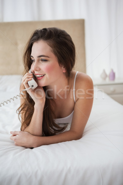 Csinos barna hajú beszél telefon ágy otthon Stock fotó © wavebreak_media