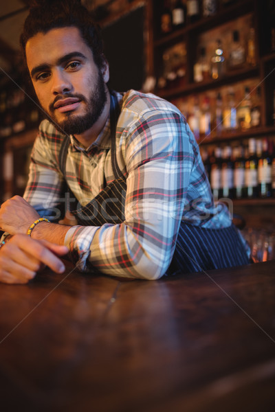Portret De ober bar hotel fles Stockfoto © wavebreak_media