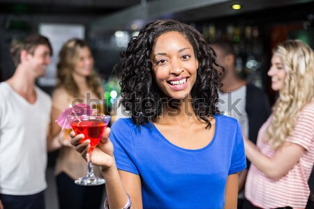 Glimlachend vrouwelijke vrienden genieten drinken tabel Stockfoto © wavebreak_media