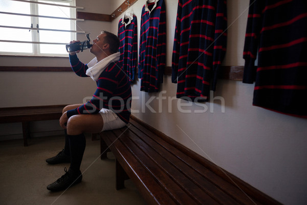 Fáradt játékos ivóvíz ül pad ruhaakasztó Stock fotó © wavebreak_media