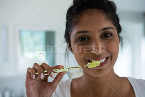 Portret kobieta łazienka domu uśmiechnięty Zdjęcia stock © wavebreak_media