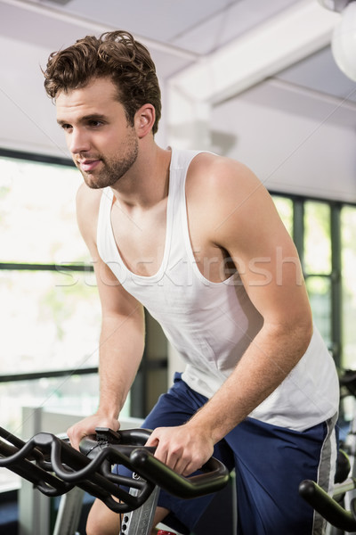 Mann Ausübung Fahrrad Klasse Fitnessstudio Stock foto © wavebreak_media