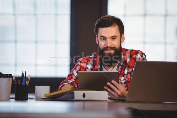 Numérique comprimé Creative bureau portrait [[stock_photo]] © wavebreak_media