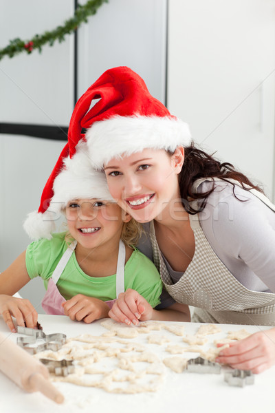 Frumos mamă fiica gătit Crăciun biscuiti Imagine de stoc © wavebreak_media