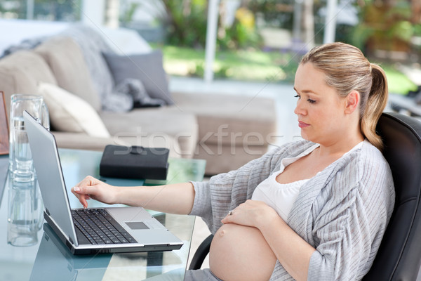 Foto stock: Preocupado · mulher · grávida · doméstico · casa · mulher