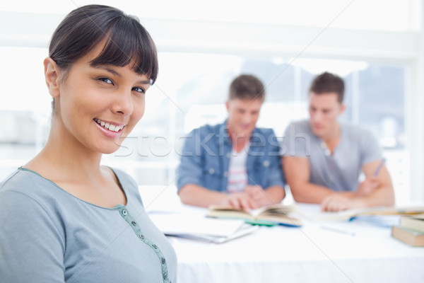 Coup femme souriante regarder caméra amis [[stock_photo]] © wavebreak_media