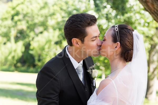 Mariée marié baiser autre jardin jeunes [[stock_photo]] © wavebreak_media