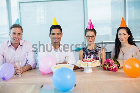 Stockfoto: Toevallig · business · team · vieren · verjaardag · kantoor · man