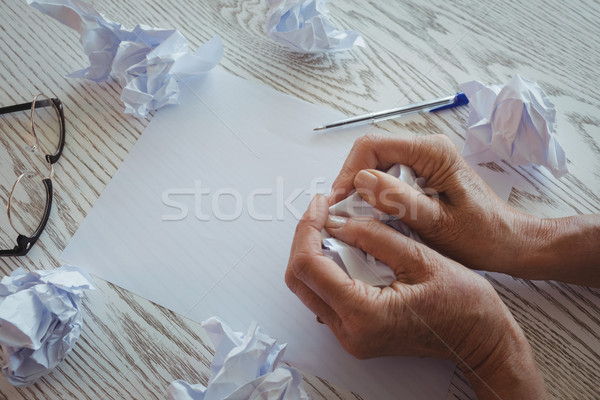 Zakenvrouw papieren bureau kantoor business Stockfoto © wavebreak_media