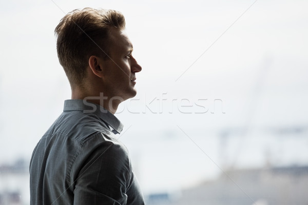 Zamyślony wykonawczej patrząc okno biuro człowiek Zdjęcia stock © wavebreak_media