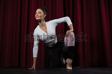 Foto stock: Actriz · lectura · etapa · teatro · mujer · papel