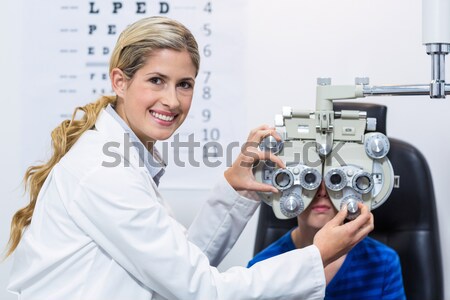 Lächelnd Optiker weiblichen Patienten Augenheilkunde Stock foto © wavebreak_media