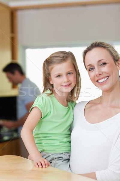 Uśmiechnięty matka córka ojciec dziewczyna Zdjęcia stock © wavebreak_media