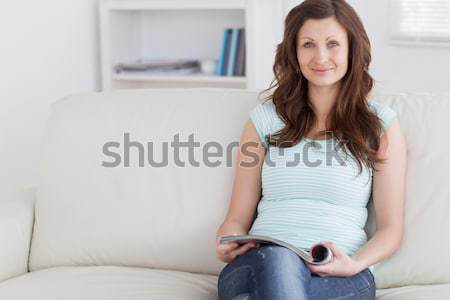Kadın dergi oturma odası tablo okuma Stok fotoğraf © wavebreak_media