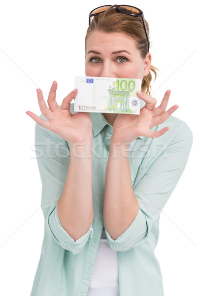 Csinos nő mutat egy száz Euro jegyzet Stock fotó © wavebreak_media