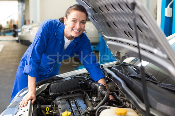 Zdjęcia stock: Mechanik · uśmiechnięty · kamery · naprawy · garaż · szczęśliwy