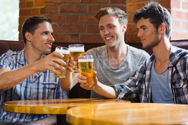 счастливым друзей пива Бар алкоголя Сток-фото © wavebreak_media