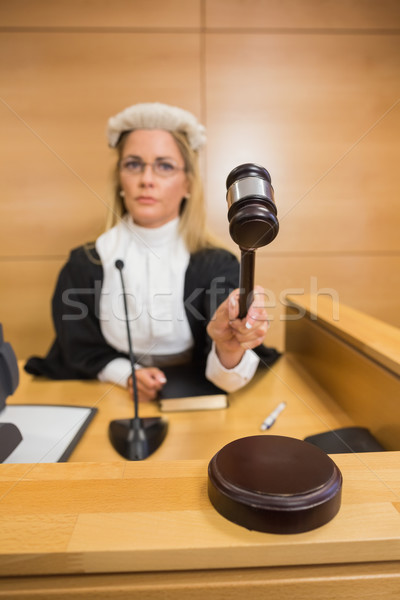 Szigorú bíró kalapács bíróság szoba nő Stock fotó © wavebreak_media