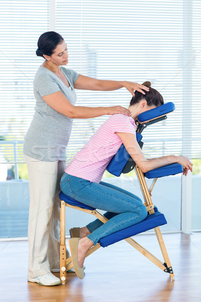 Frau Hals Massage medizinischen Büro Hände Stock foto © wavebreak_media