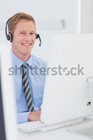 Foto stock: Call · center · representante · fone · sorridente · jovem · escritório