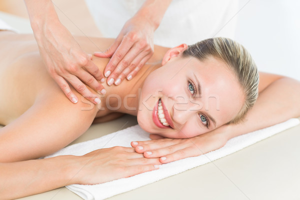 Ziemlich genießen Massage lächelnd Kamera Stock foto © wavebreak_media