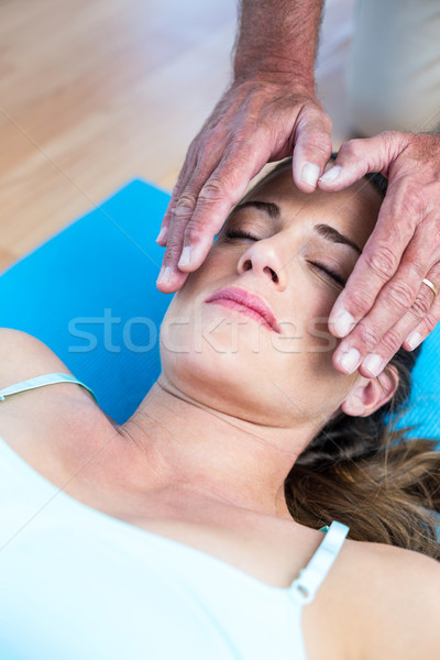 Magasról fotózva kilátás nyugodt nő reiki kezelés Stock fotó © wavebreak_media