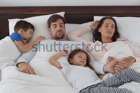 Człowiek dotknąć kobieta żołądka sypialni szczęśliwy Zdjęcia stock © wavebreak_media