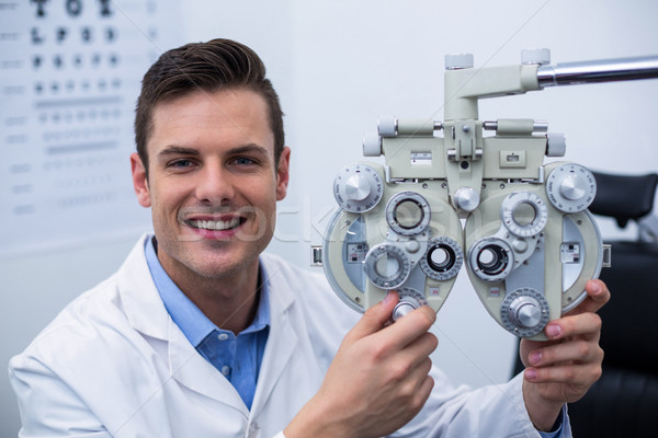 Foto stock: Sonriendo · optometrista · oftalmología · clínica · hombre · médico