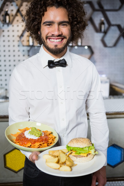 Foto d'archivio: Cameriere · lastre · snack · burger · bar