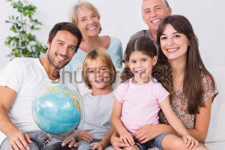 Glückliche Familie schauen Welt Couch Frau glücklich Stock foto © wavebreak_media