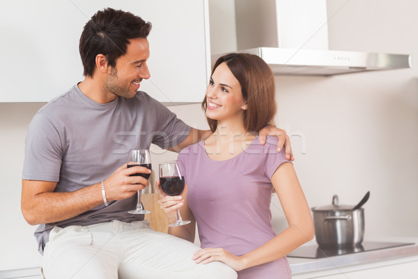 Paar glas wijn keuken vrouw Stockfoto © wavebreak_media